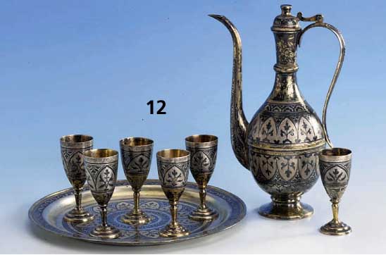 Moccaservice, Rußland, 875er Silber, tauschiert, Moskau nach 1958, best. aus: Kanne, H ca. 22 cm, 6 Becher auf Tablett D ca. 22 cm, ca. 860 g