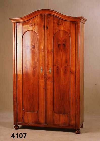 Schrank, deutsch, um 1870, Kirschholz massiv , zweitÜrig, bogenfÖrmiges Gesims, Innenschub- lade, zerlegbar, schÖnes kleines MÖbel aus der Zeit, ...