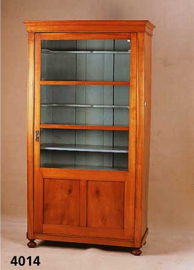 Vitrine, mitteldeutsch, um 1870/80, SpÄtbie- dermeier, Kirschholz massiv, Kirschfurnier, original Einteilung und GlÄser, leicht schwundrissig, ...
