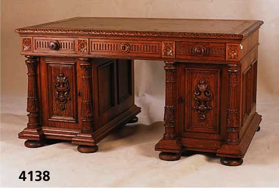 Schreibtisch, Flandern, um 1900/10, Eiche massiv, reiche Schnitzereien, 3/4-SÄulen, aufgesetzte Schnitzereien, reiche Drechselar- beit, ...