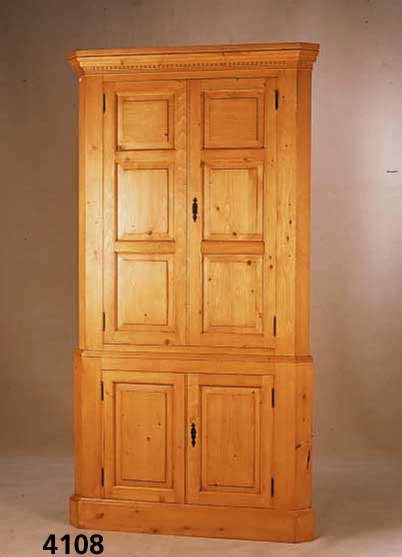 Eckschrank, Zierbelholz, StilmÖbel, im klas- sizistischen Stil von 1900, sehr gute QualitÄt , aufwendige Arbeit, ca. 210x106 cm, Schenkel- tiefe ...