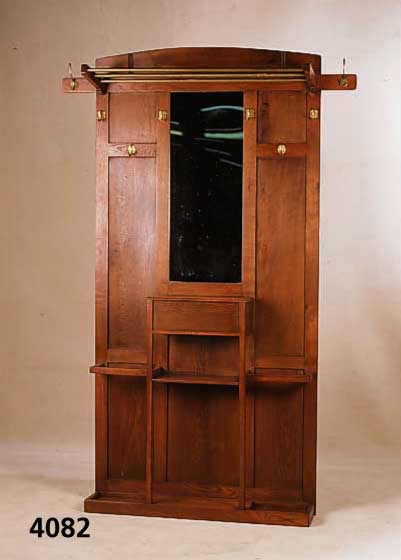 Gaderobe, deutsch, um 1900/05, DarmstÄdter Stil, Eiche massiv, AufhÄnghaken original, Hutablageteil mit 3 Messingverstrebungen, Hand schuhfach, ...