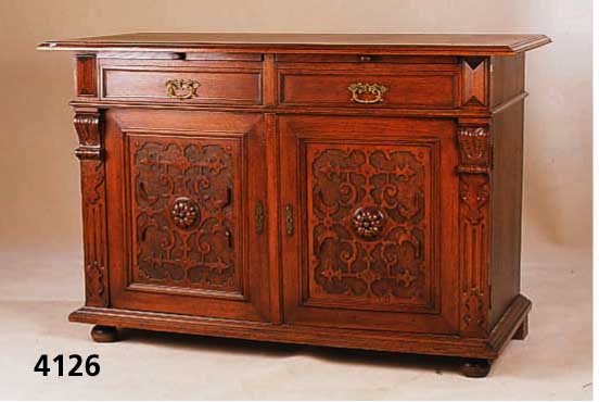 Sideboard, deutsch, um 1880/90, Korpus Eiche und Weichholz, z.T. gedrechselt, TÜren mit aufgesetzten Flachschnitzereien und Rosetten, original ...