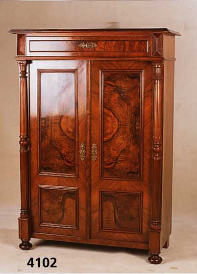 Vertiko, deutsch, um 1890/1900, Korpus Weich holz, 3/4-SÄulen mit Mischkapitel, Wurzelnuß- furnier gespiegelt, von oben nach unten verlau fend, ...