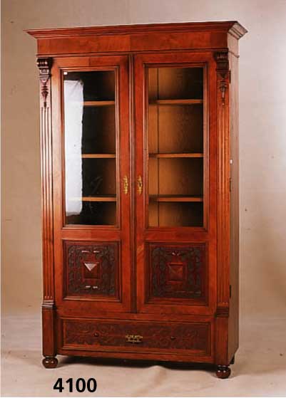 WÄscheschrank, deutsch, um 1880/90, Korpus Weichholz und Eiche massiv, Renaissance-Flach- schnitzerei, original BeschlÄge, Seiten mit ...
