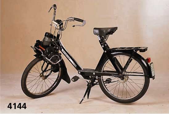 Velo Solex, Frankreich, Bj. 1982, Antrieb Über Reibrolle auf Vorderrad, MotorschutzbÜgel , Fahrzeug intakt, original Betriebserlaubnis- ...