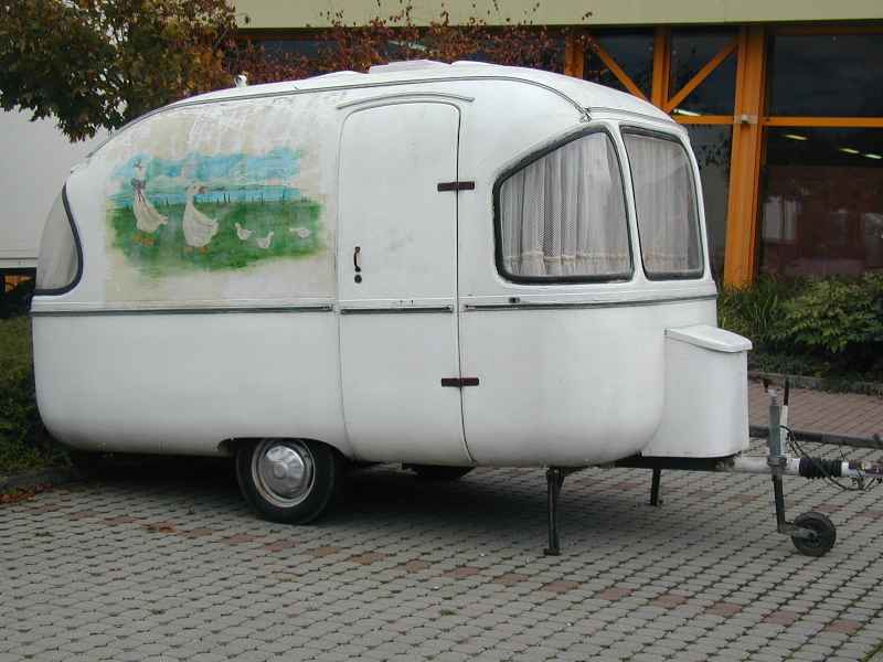 Wohnwagen Fahti, Hersteller Schneider, EZ: 1963; zul?ssiges Gesamtgewicht 600 kg; Auf- laufbremse; n?chste HU 09/2004; original Inneneinrichtung mit ...