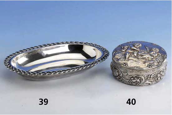 Bonbonniere, deutsch um 1900, 800er Silber, Hammerschlagverzierung, Barockstil, BÖhmen SchwÄbisch GmÜnd, innen vergoldet, D. ca. 13 cm
