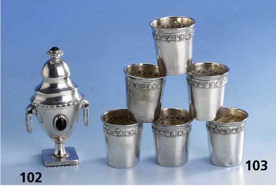 RiechflÄschchen, DÄnemark um 1835/40, 830er Silber, Meistermarke FA lig., unged., doppelt aufklappbar, 1 gr. Fach fÜr Duftkissen bzw. unten ...