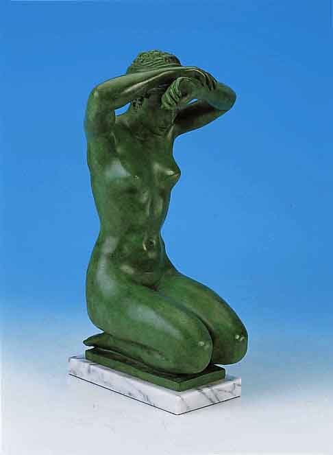 Breker, Arno, 1900-1991, Die Sinnende, Bronzeskulptur von 1980, grÜn patiniert, signiert, num. 363/999, graugeÄderter Marmorsockel, Gesamth. ca. ...