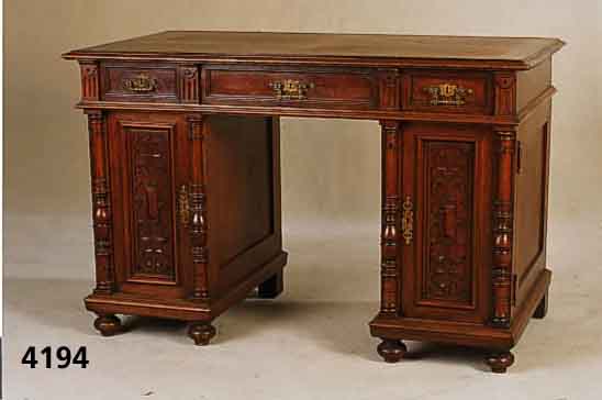 Damenschreibtisch, deutsch, um 1890/1900, Korpus Eiche und Weichholz, Wurzelnußfurnier gespiegelt, HalbsÄulen gedrechselt, Inlets mit ...