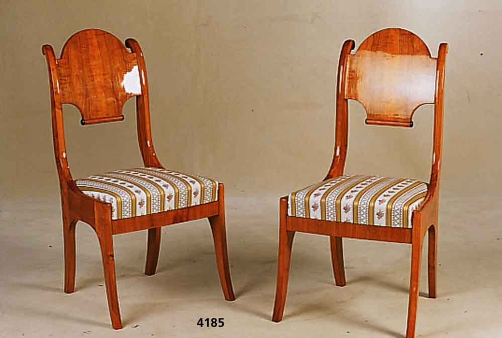 4 StÜhle, Wiener Biedermeierstil, Kirsche massiv, nach Vorbild von 1820/30, poliert, gute Verarbeitung, wohnfertig, ca. 93x48x50 cm , Sh. ca. 43 cm