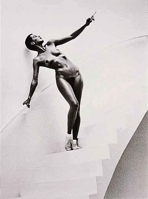 Newton, Helmut, geb. 1920, In my Studio, Paris 1978, Offset nach einer Fotographie, handsigneirt, rÜckseitig betitelt und dat., ca. 35.5 x 22.5 cm