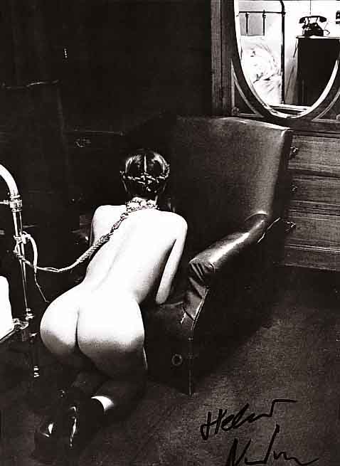 Newton, Helmut, geb. 1920, Hotel room, Place de la Republique Paris 1976, Offset nach einer Fotographie, handsigniert, rÜckseitig betitelt und ...