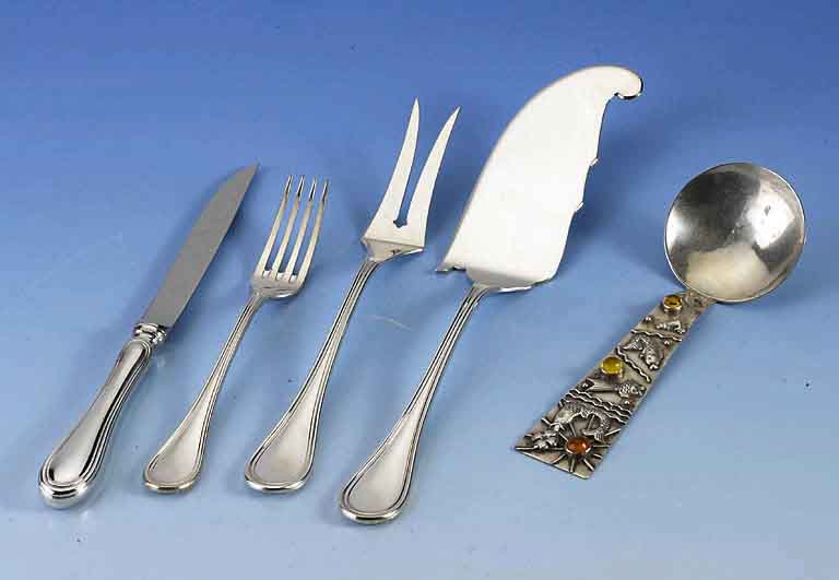 30-teiliges Besteck, 925er Silber, Neufaden, bestehend aus: 12 Steakmesser (L. ca. 21.5 cm), 12 Steak/FrÜhstÜcksgabeln (L. ca. 18 cm), 1 gr. ...