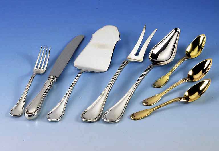 18-teiliges Besteck, 925er Silber, Neufaden bestehend aus: 6 MenÜmesser (L. ca. 25 cm), 6 Dessert/FrÜhstÜcksgabeln (L. ca. 17.5 cm), 2 gr. ...