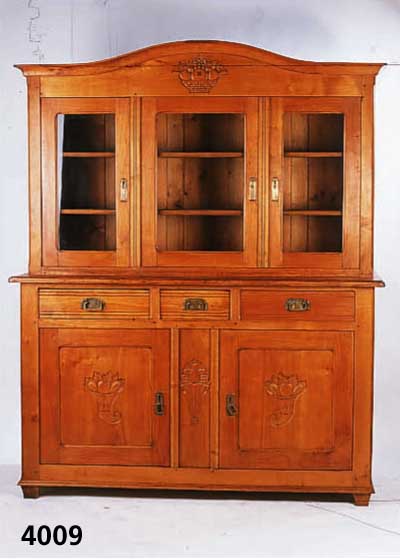 Aufsatzbuffet, Frankreich, um 1910/20, Kirschbaum massiv, Spanplatte wohl ehemals bezogen, Inlets mit Flachschnitzerei, GlÜcks- symbole, ...