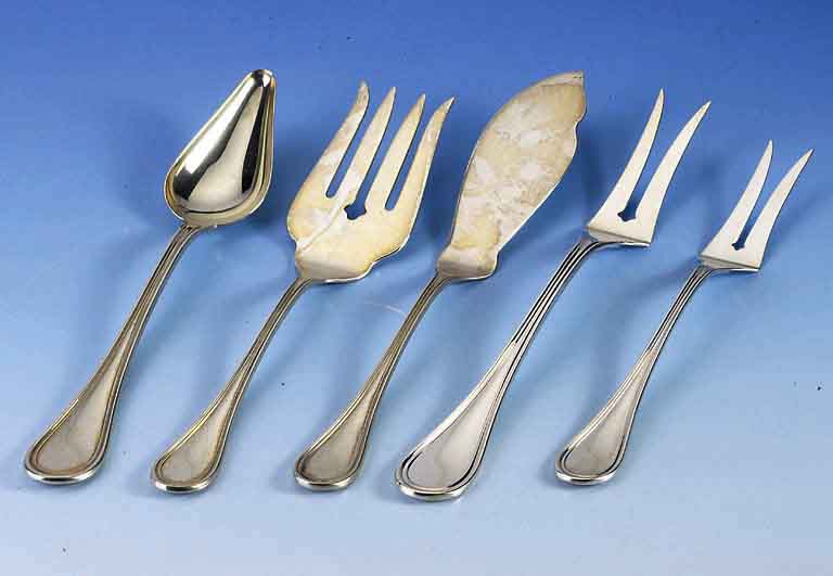 Set Vorlegeteile, 925er Silber, Neufaden, bestehend aus 1 Fischvorlagegabel und 1 -mes- ser, 2 gr. Fleischgabeln, 1 VorlegelÖffel und 1 kl. ...