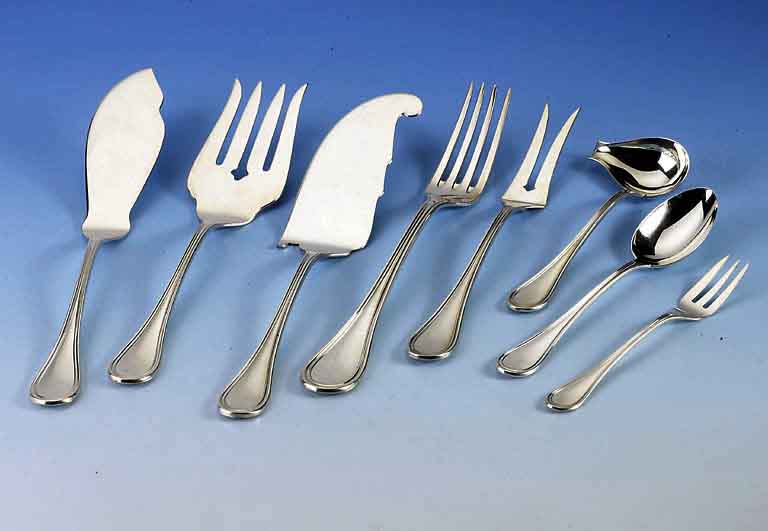 11-teil. Vorlegeset, 925er Silber, Muster Neufaden, bestehend aus: 1 VorlegelÖffel, 1 gr. und 1 kl. Fleischgabel, 1 gr. Vorlegega- bel, 1 ...
