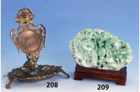 Schnitzerei aus Burmajade, nach 1900, Darst. von in sich verschlungenen Drachen, vollplast., hellgrÜne bis partiell apfelgrÜne Jade, ...