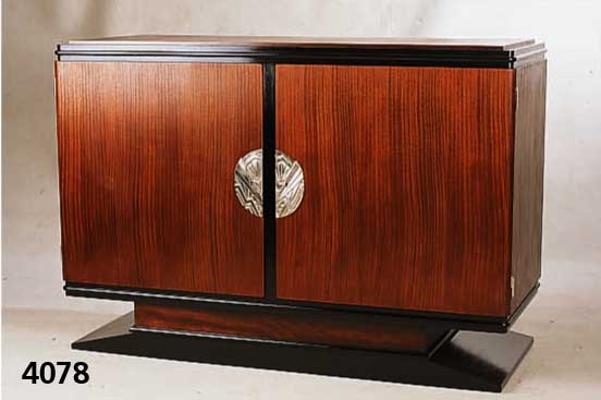 Sideboard, ArtDeco, Frankreich, um 1925, Palisander zum Teil schwarz abgesetzt, 2-tÜrig , verchromte MetallbeschlÄge, 1 Einlegeboden, leichte ...
