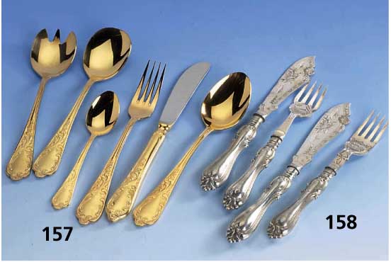 Fischbesteck fÜr 6 Personen, England um 1870, 2. Barock, Metall versilbert, Griffe z.T. herausgewachsen, Klingen mit versch. Fischen graviert, ...