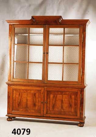 Vitrinenschrank, Niederlande 1820/40, Korpus Eiche und Nußbau massiv, z.T. gespiegelt, Bandintarsien, Versprossung sekundÄr, FÜße sekundÄr, ...