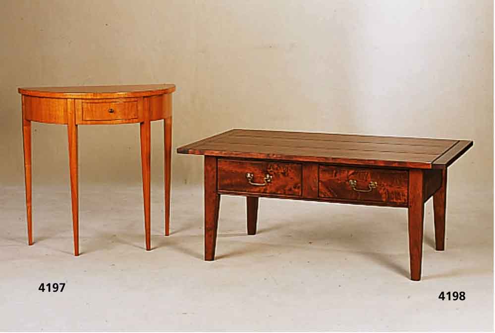 Biedermeiertisch, deutsch, um 1830/40, Kiefer und Buche, Front Birke, original Beschl Äge, 2 Schubladen, restauriert, Beine stark gekÜrzt, ca. ...