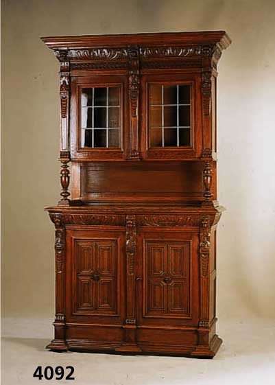Vielzweckschrank, Belgien, um 1890/1910, Eiche massiv, Renaissancestil, barocke Element e, LÖwenkÖpfe aus dem Vollholz geschnitzt, Lisenen mit ...