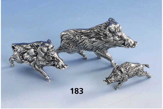 Tischdekoration: Gruppe 3 Wildschweine, 925er Silber massiv, ca. 295 g, naturalist.- idealist, Darstellung, H bis ca. 4.5 cm, massive Ausf.