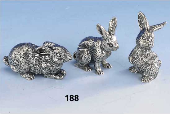 Tischdekoration: Gruppe 3 Hasen, 925er Silber massiv, verschiedene Darst., ca. 235 g, naturalist.-idealist. Darstellung, H bis ca. 4.3 cm