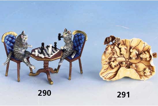Wiener Bronze: 2 Katzen beim Schachspiel, bt. staffiert, sign. Franz Berman, ca. 5.5 x 9 x 4 cm