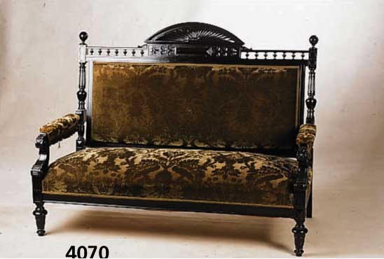 Bank, deutsch, um 1880/85, Korpus Eiche und Buche, schwarz gelackt, im Renaissance-/ Louis XVI-Stil, reiche Drechselarbeit, Armlehnen aus dem ...