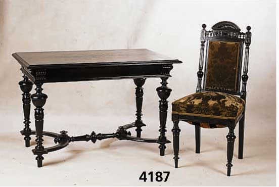 Tisch und 6 StÜhle, deutsch, um 1880/85, Korpus Eiche und Buche, schwarz gelackt, reich e Drechselarbeit, freistehende SÄulen, Akantus ...