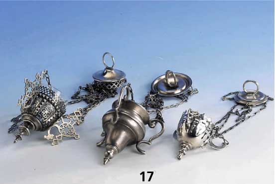 Konvolut 3 ÖllÄmpchen, Rußland, Metall versilbert, 1 x sign. Fragnet, 1 x m. Glaseinsatz, reichhaltiges Konvolut