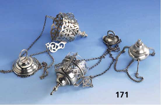 Konvolut 3 ÖllÄmpchen, Rußland, Metall versilbert, 1 x sign. Schiffers, Warschau, 1 x m. Glaseinsatz