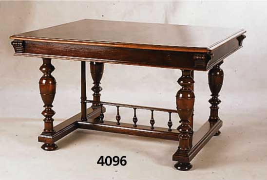 Tisch, Frankreich, um 1880, Buche, Nußbaum- frunier, reiche Verzierung, Schnitzereien, feine Drechselarbeiten, schÖnes Furnierbild auf der ...