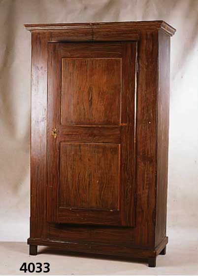 Spaltschrank, deutsch/Schwarzwald, um 1830/40, Kiefer, alte Einrichtung, alte Biermalerei, min. bestoßen, Gebrauchsspuren, ca. 205x125x 58 cm