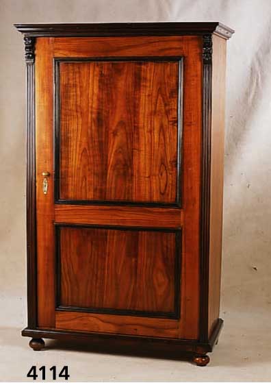 Schrank, deutsch, um 1870, Kirschholz massiv , eintÜrig, geriefte Lisenen, 3 EinlegebÖden, Altersspuren, ca. 169x103x54 cm, ohne SchlÜs- sel