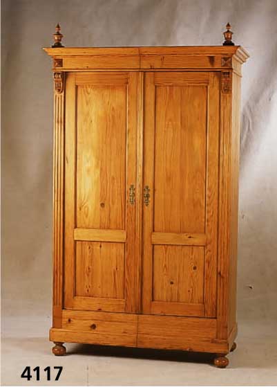 Spaltschrank, deutsch/Schwarzwald, um 1890/190 0, GrÜnderzeit, Kiefer, Lisenen 3-fach gerieft , aufgesetzte Veluten, DrechselbekrÖnung, original ...
