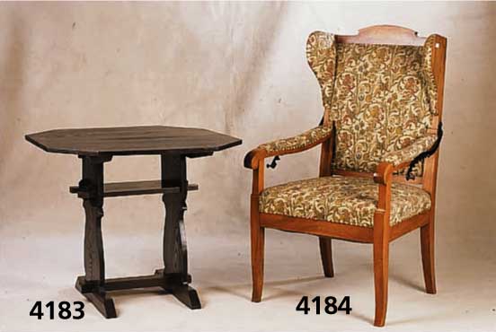Ohrenbackensessel, sÜddeutsch, um 1840/50, Nußbaum massiv, Polsterung und Bezug neu, RÜckenlehne original verstellbar, sehr gut res tauriert, ...