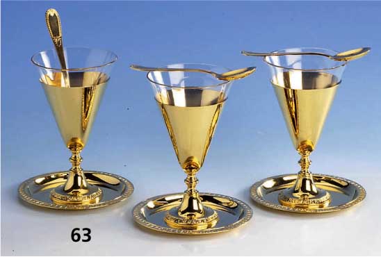 6 Eisbecher, Wolf Pforzheim, Feingold- auflage, jeweils auf Unterteller Durchm. ca. 12.5 cm, Glaseinsatz und orig. LÖffel, Ges.-H ca. 6.5 cm