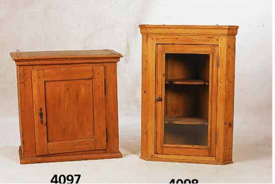 HÄngeschrank, deutsch, um 1860/70, Bieder- meierstil, Zierbelkiefer, Gebrauchsspuren, teilrestauriert, beschÄdigt, kleines immer be- gehrtes ...