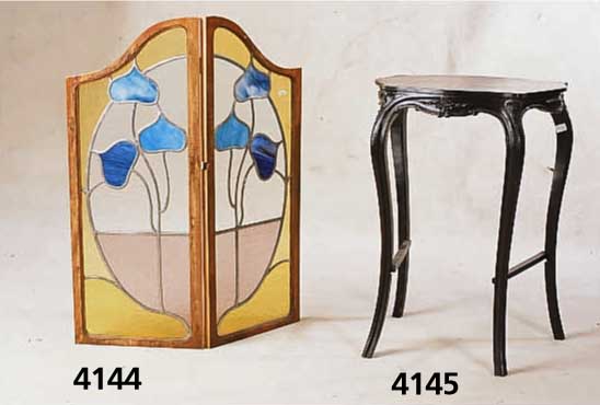 Jugendstil-Bleiglasfenster, deutsch, um 1900, abstrakt floral, mundgeblasenes Glas, in fei nen Gelb- und BlautÖnen, warme und kalte Farbi gkeit gut ...