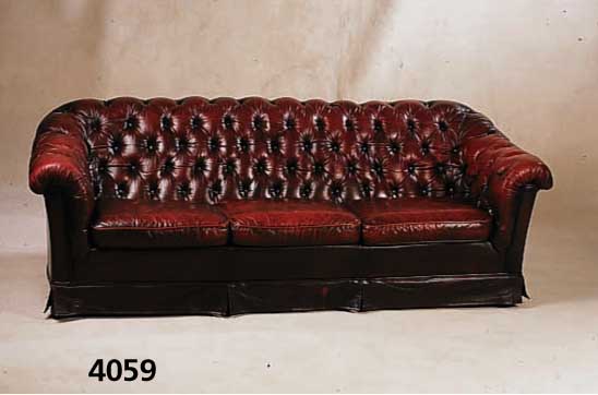 3-Sitzer Sofa, deutsch, 50er Jahre, roter/ weinroter Lederbezug, lose Kissen, RÜcken und Seiten genoppt, patiniert, zeitlos, elegant, Kanten mit ...