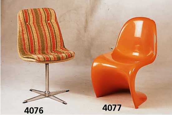 4 Stuhlsessel, deutsch, Entwurf um 1958/60, hergestellt 1971, drehbar, original Bezug, SÄule mit 4 AuslÄufern, Gebrauchsspuren, zeit- typisch, in ...