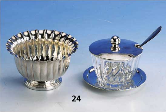 Konvolut 925er Silber, Schale, Wandung facett. H ca. 7.5 cm, Durchm. ca. 12 cm; 1 x KonfitÜregefÄß: Deckel, Unter- setzer und LÖffel Silber, ...