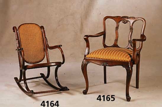 Kinderschaukelstuhl, Thonet, um 1900, signet , Bugholz, original Flechtung, an den Armleh- nen restauriert, fÜr Puppensammler hervorra- gend ...