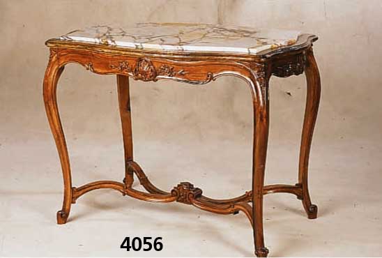 Salontisch, Frankreich, um 1890, Nußbaum massiv, vielfach geschweift, Schnitzereien aus dem Vollholz, Rocaillen und BlÜten, einge- legte franz. ...