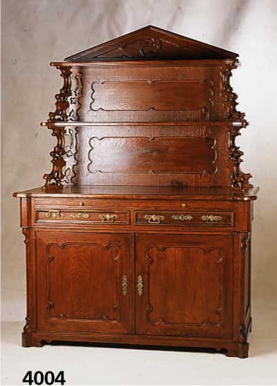 Kredenz, deutsch, um 1870/80, Korpus Eiche und Weichholz, Eichefurnier, gespiegelt, ori- ginal BeschlÄge, mit Ausziehplatte fÜr GlÄser o.Ä., ...